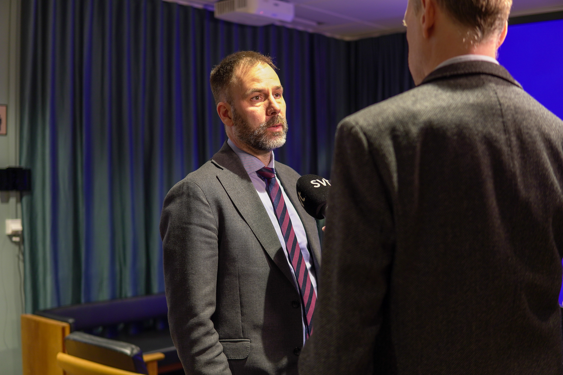 Förhandlingschef Per Widolf intervjuas om nya avtalet.