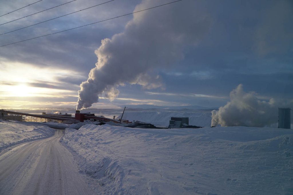 BNP-indikatorn hackade upp i november liksom produktionen i basindustrin